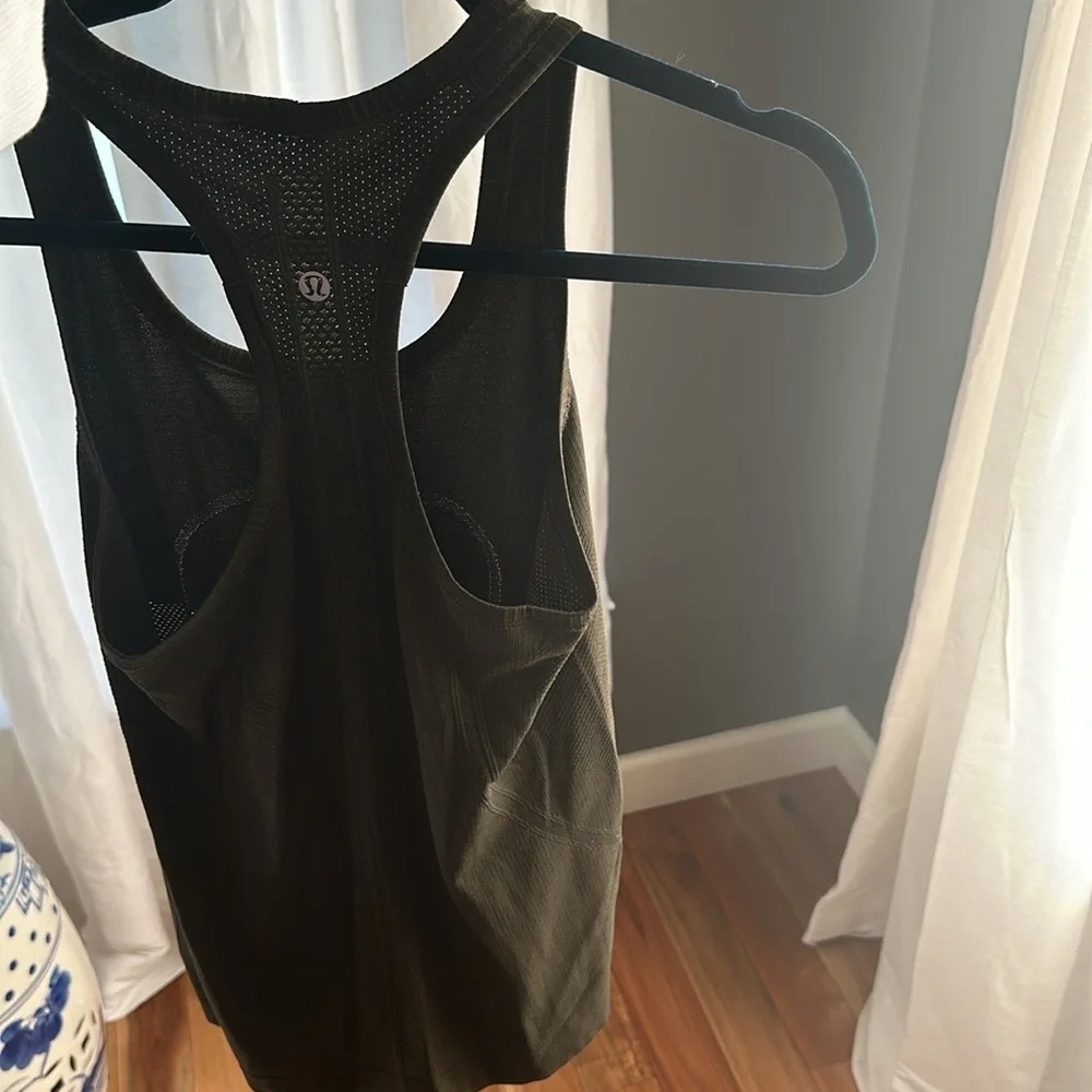 Green lululemon tank - Picture 2 of 2